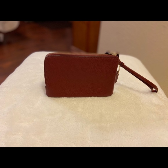 🎉Host Pick 🎉 Coach New York Wristlet - Picture 2 of 7